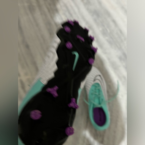 Phantom Nike brand soccer cleats - Picture 6 of 7